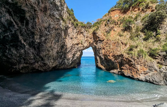 Spiaggia dell'Arco Magno a San Nicola Arcella