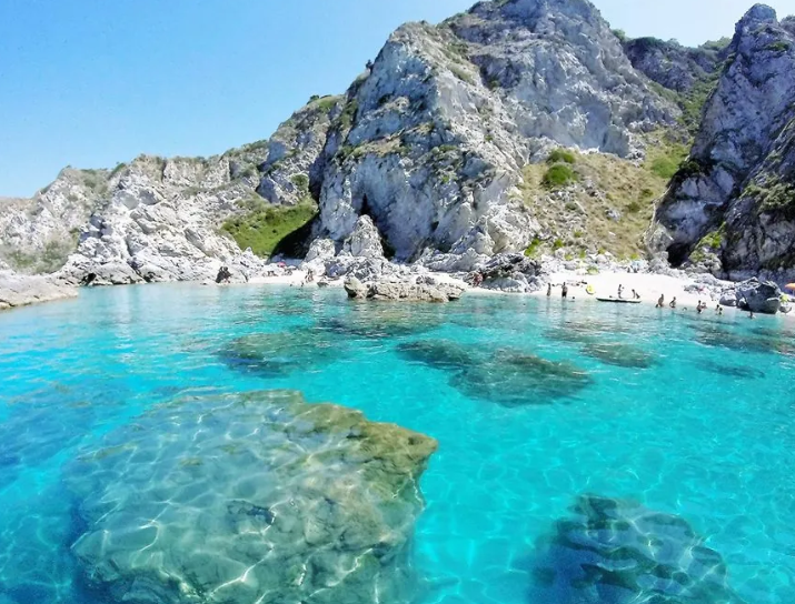 Spiaggia e mare cristallino di Capo Vaticano